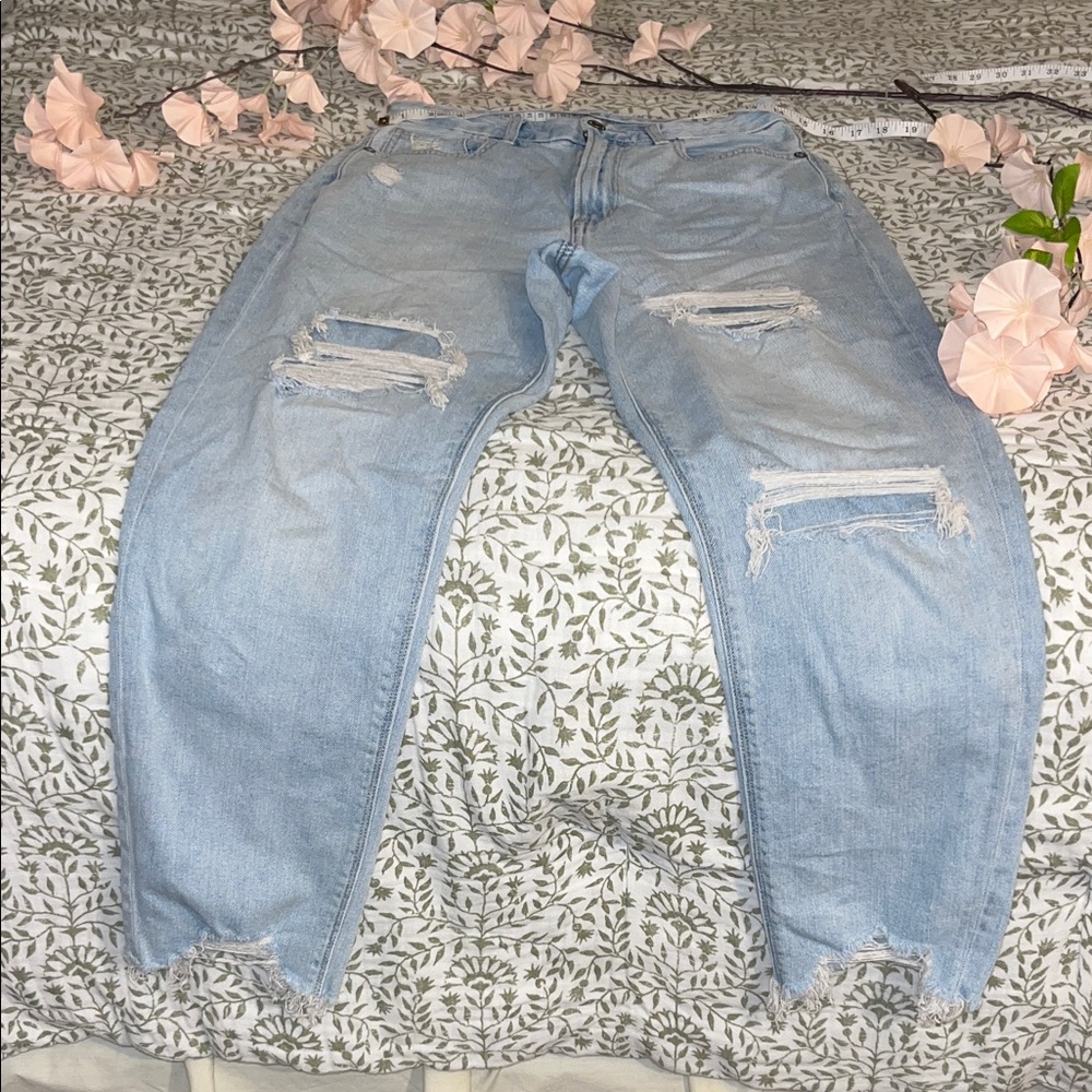American Eagle Outfitters Light Blue Distressed Relaxed Jeans